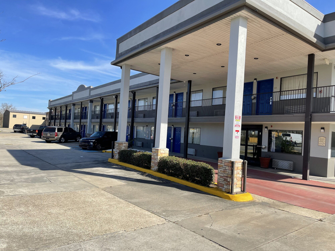 Exterior & Views 2, Days Inn by Wyndham Gonzales, Ascension