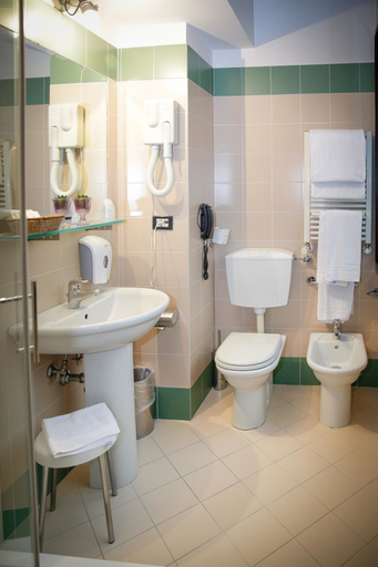 Bathroom 5, Art Hotel Milano, Prato