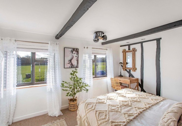 Bedroom 2, Stunning Character 2bed Cottage in St Albans Wifi, Hertfordshire