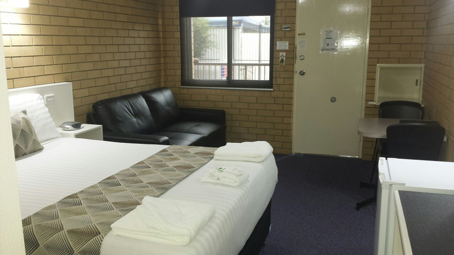 Bedroom 2, Chermside Motor Inn, Chermside