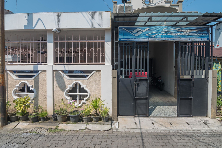 Exterior & Views 21