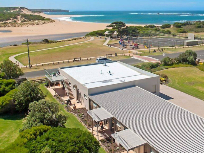 Exterior & Views 1, Peterborough House & Motel, Moyne - South
