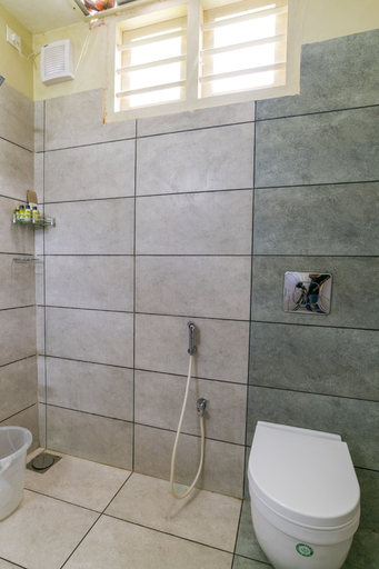 Bathroom 4, Adithya Nature Resort & Spa, Wayanad