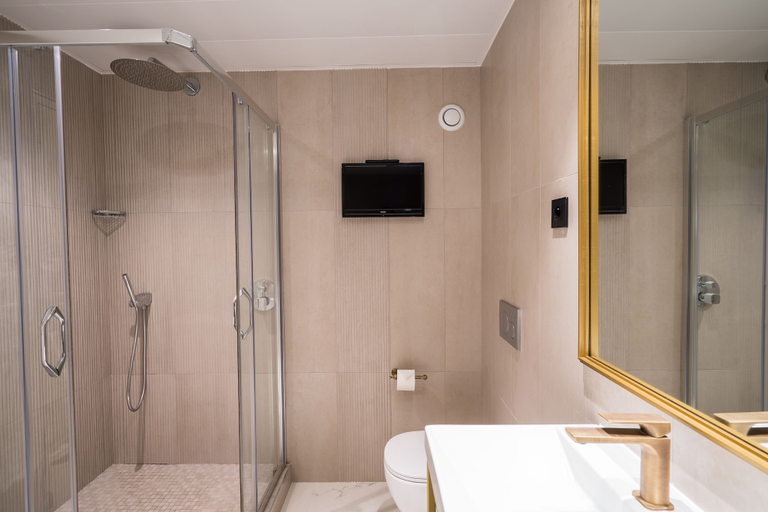 Bathroom 4, Aigle Noir Hotel Fontainebleau - MGallery Collection, Seine-et-Marne
