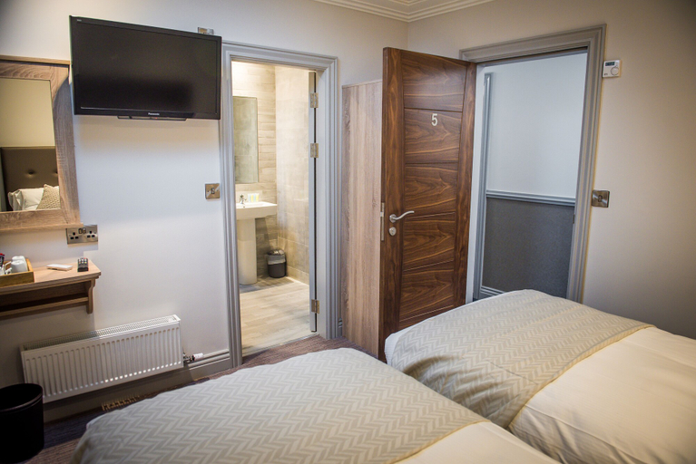 Bedroom 2, Tatler Jack