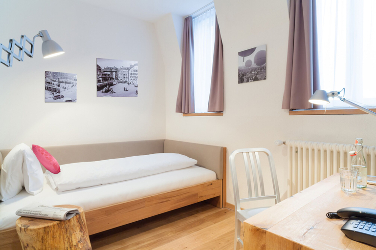 Bedroom 4, Alpenblick Bern, Bern