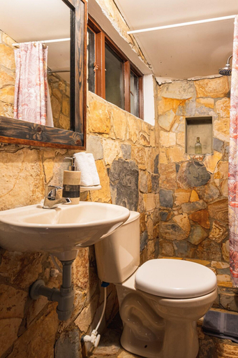 Bathroom 4, La Gloria Reserva Forestal, La Calera