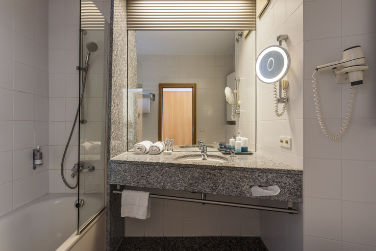 Bathroom 5, SEEhotel Friedrichshafen, Bodenseekreis