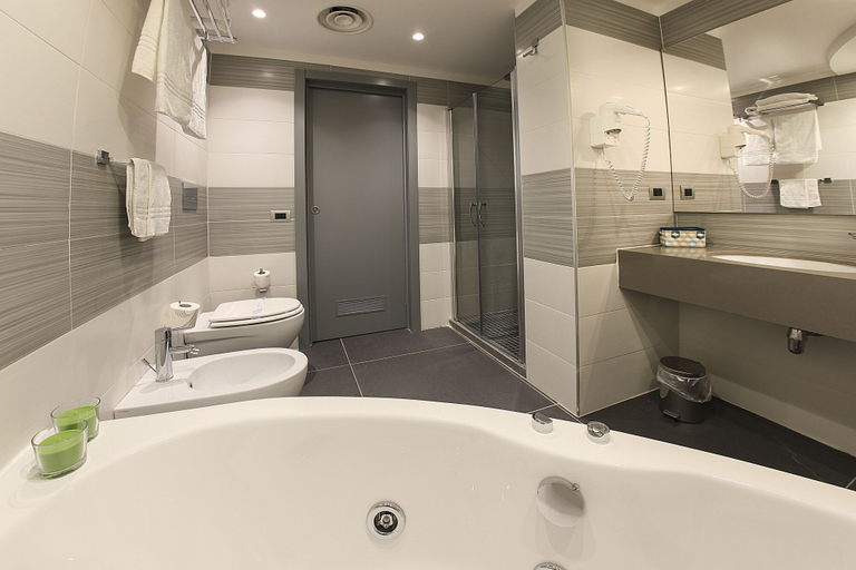 Bathroom 4, Best Western JFK Hotel, Napoli