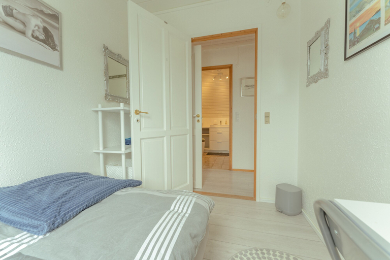 Bedroom 2, Great 3 BR Loft Apt - Views-Free Parking, Tórshavn