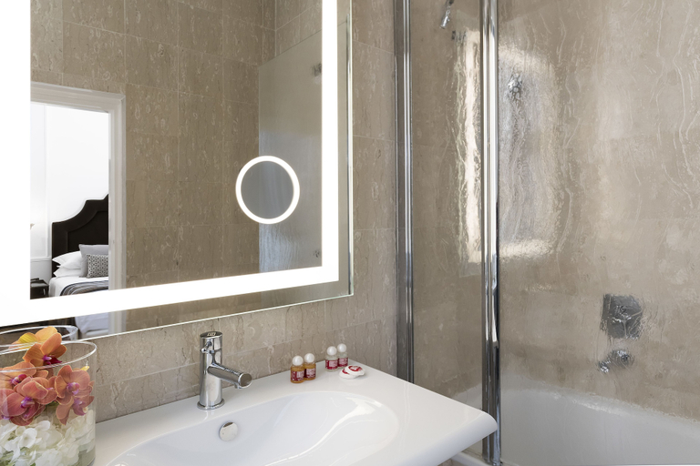 Bathroom 4, Bettoja Hotel Massimo D'Azeglio, Roma