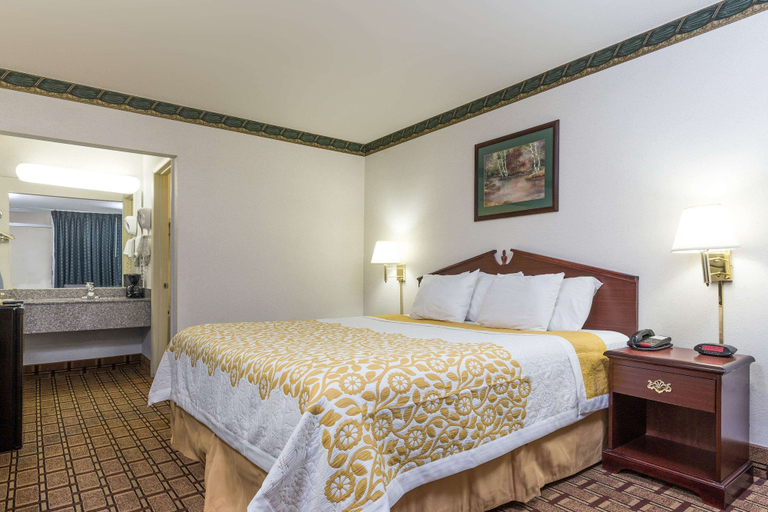 Bedroom 3, Days Inn by Wyndham Dickson, Dickson