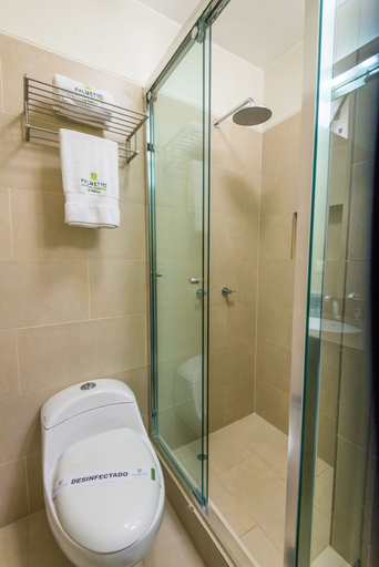 Bathroom 5, Palmetto Hotel Business La Perla, Callao