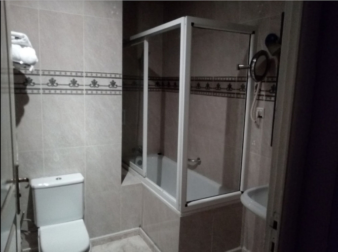 Bathroom 4, El Mouahidine, El Kerma