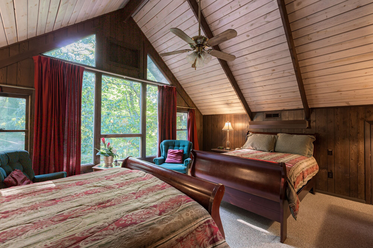 Bedroom 3, A Bears View, Sevier