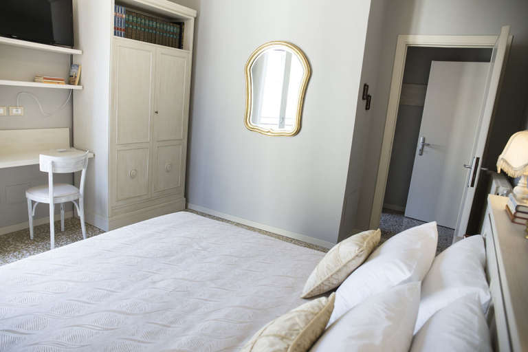 Bedroom 4, Casa Dello Speziale, Brescia