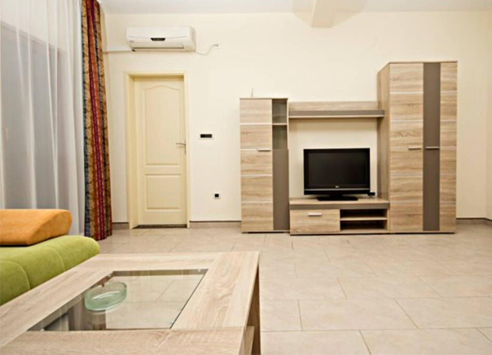 Others 2, Apartments Ljoljic