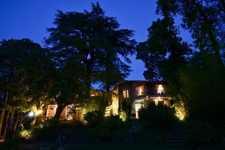 Exterior & Views
