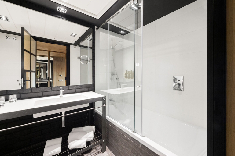 Bathroom 5, The Corner Hotel, Barcelona