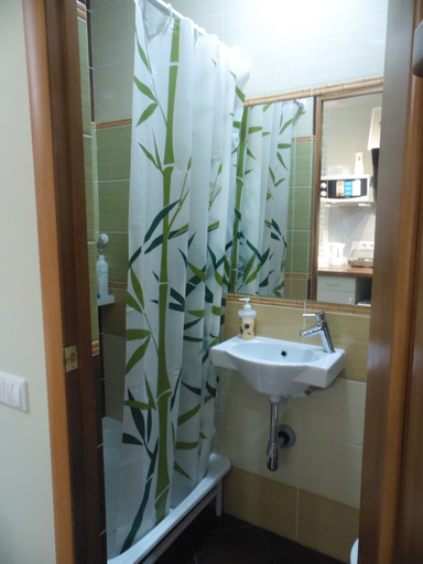 Bathroom 2, Berloga Cheluskintsev 64A, Ekaterinburg gorsovet