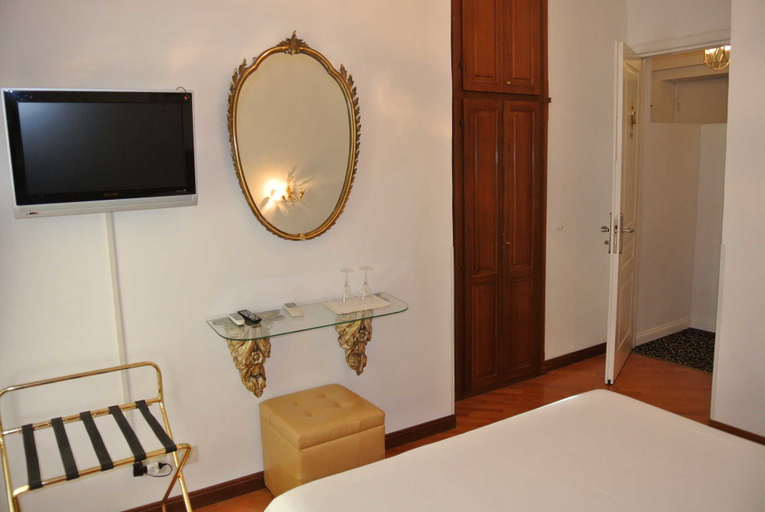 Bedroom 3, Le Petit Real, Rome