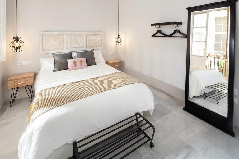 Bedroom 4, Romantic Estudio - Near Picasso Museum Malaga, Málaga