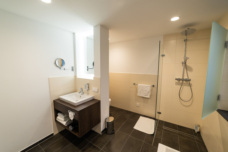 Bathroom 5, Kranz Parkhotel, Rhein-Sieg-Kreis