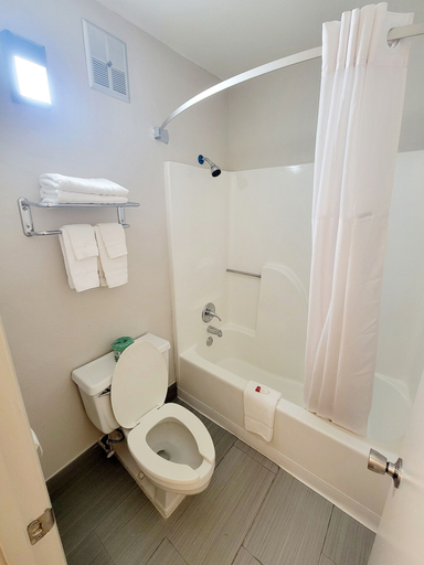 Bathroom 4, Super 8 by Wyndham Marion NC, McDowell