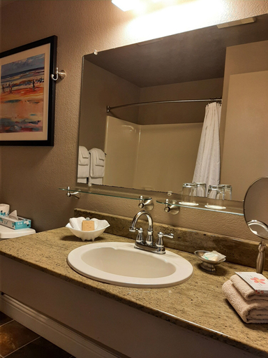 Bathroom 3, Bandon Inn, Coos