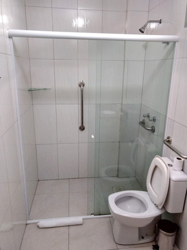 Bathroom 3, Hotel Centenário, Tramandaí