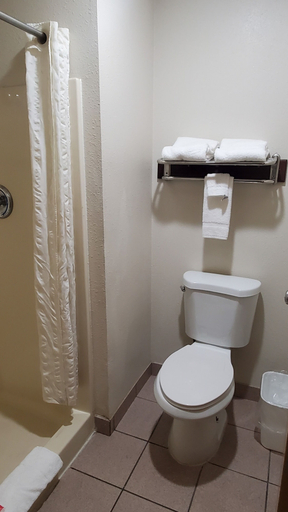 Bathroom 3, Econo Lodge Portland Airport, Multnomah