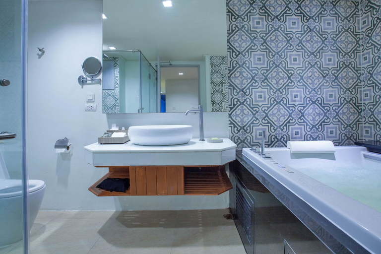Bathroom 5, Zenmaya Oceanfront Phuket, Trademark Collection by Wyndham, Pulau Phuket
