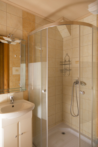 Bathroom 3, Vadásztanya Apartmanok, Siófok