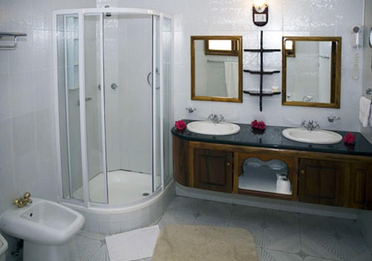 Bathroom 5, Sun Properties