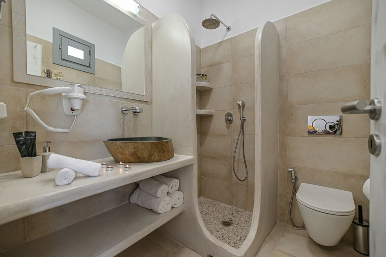 Bathroom 5, Venetian Suites, South Aegean