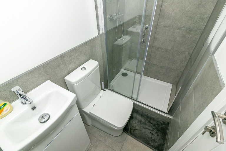 Bathroom 4, King Pin Corner, Hertfordshire