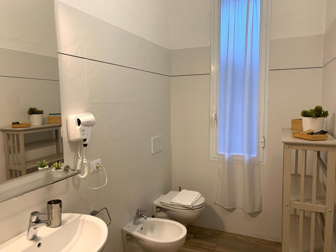 Bathroom 4, Affittacamere Il Borgo, La Spezia