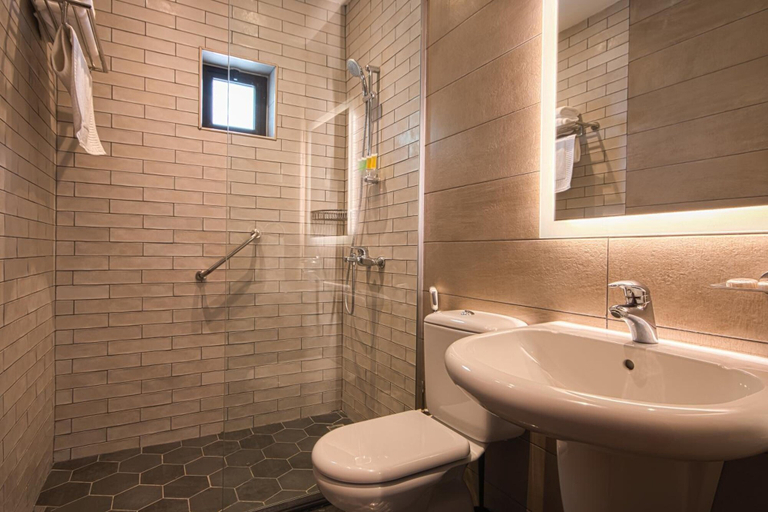 Bathroom 5, Canary Hotel, Wadi Essier