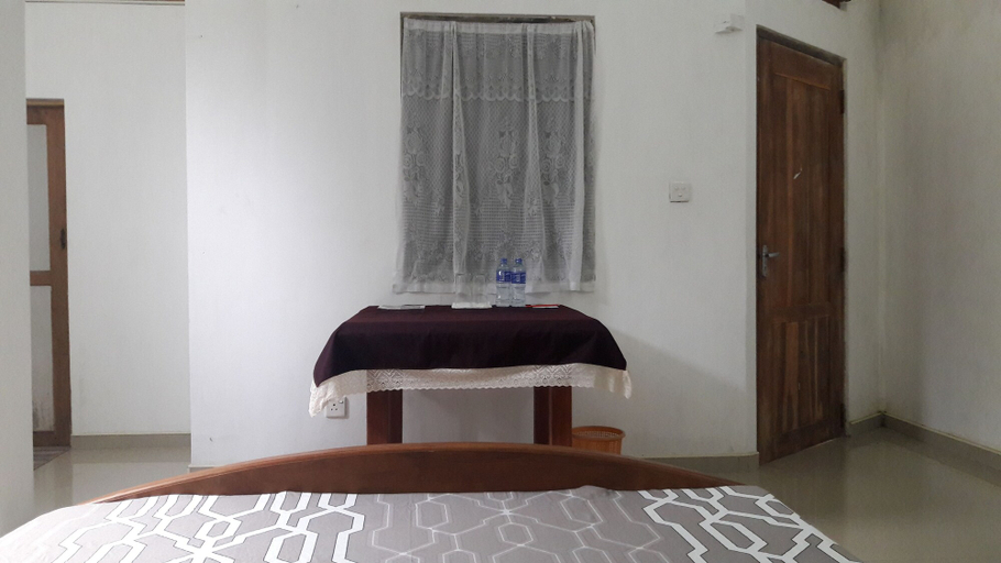 Bedroom 4, Rooms One Five Four, Katana