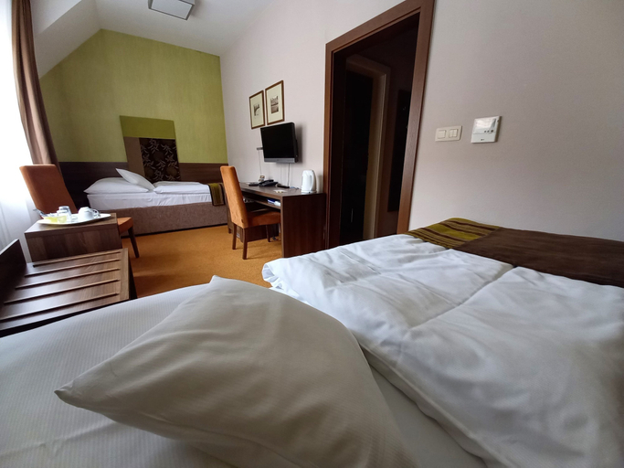 Bedroom 3, Hotel Belassi, Prievidza