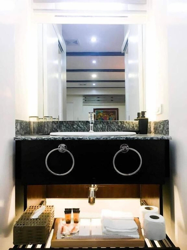 Bathroom 4, Royale House Hotel Davao powered by Cocotel, Tagum City