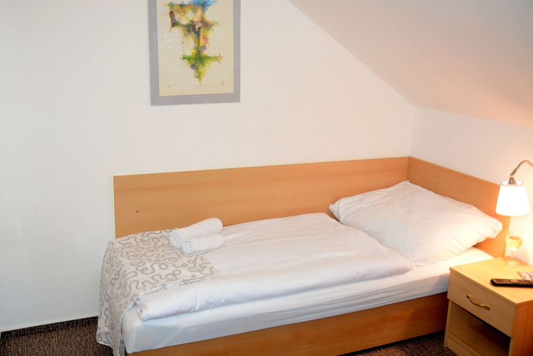 Bedroom 2, Vila Bohemia, Praha 13