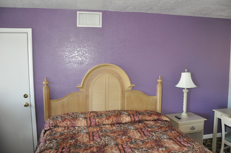 Bedroom 4, Atlantic Economy Inn, Volusia