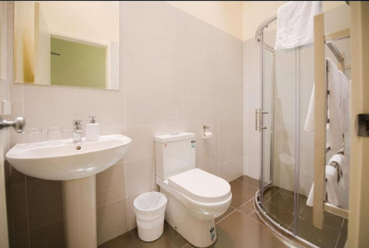 Bathroom 4, Grand Central Serviced Apartments, Waitakere