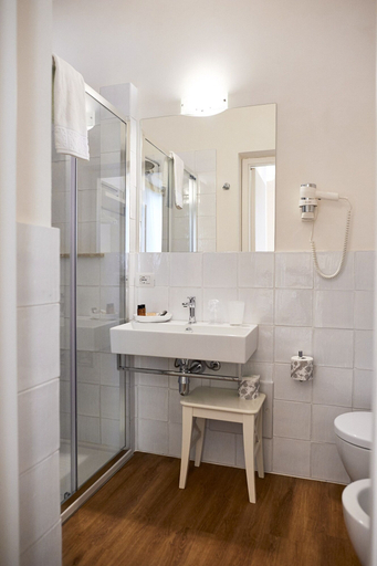 Bathroom 4, Hotel Sopra Le Mura, Trapani