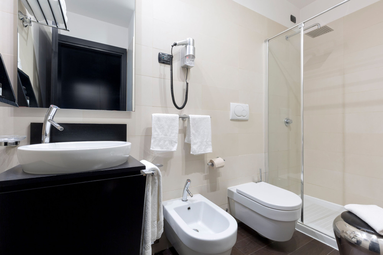 Bathroom 4, Palazzo Salgar, Napoli