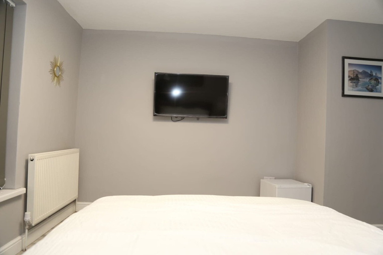 Others 5, Room in House - A A Guest Room8, London