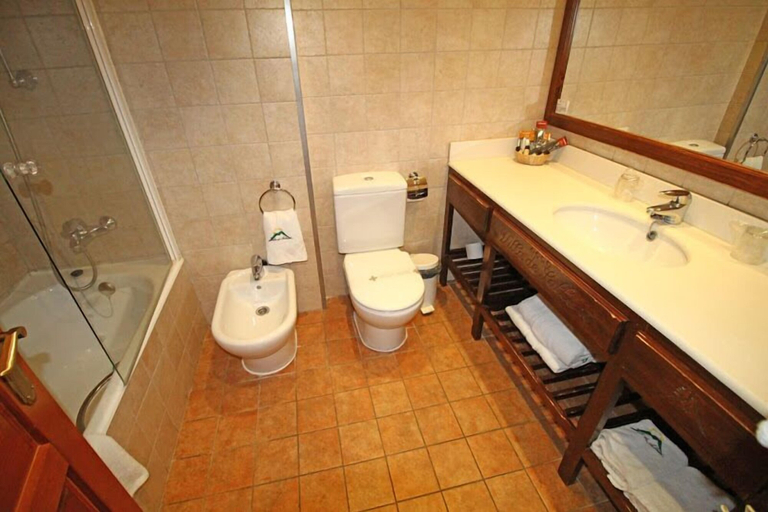 Bathroom 4, Villa De Sallent 3, Huesca