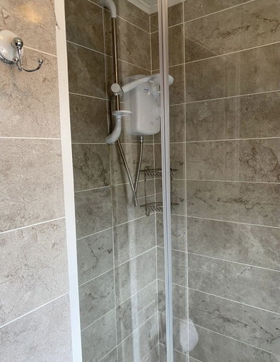 Bathroom 3, Inviting 2-bed Chalet in Caernarfon, Gwynedd