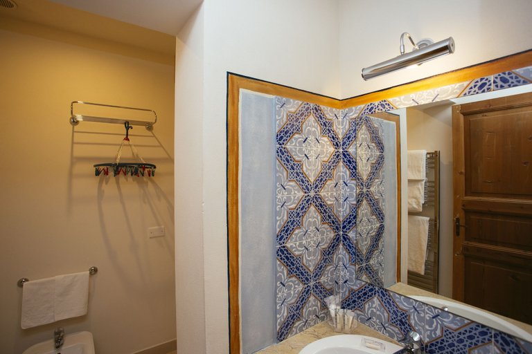 Bathroom 4, Hotel Baglio Catalano, Trapani